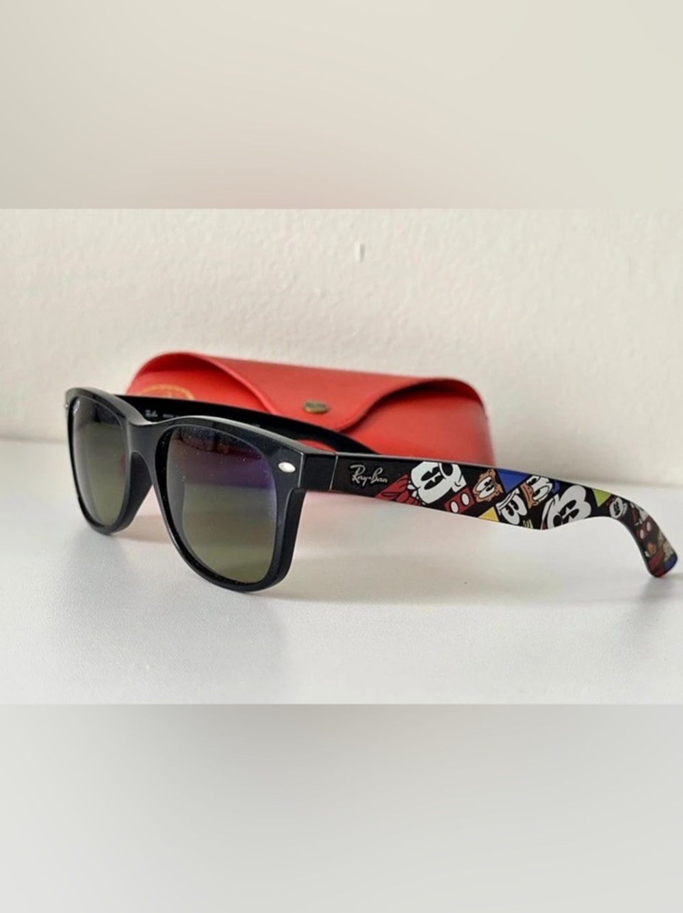 Ray-Ban Disney limited edition Wayfarer Sunglasses in Black & Red Like New